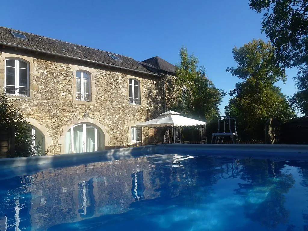 Chateau De Vezes, Gites Source De Vie Tauriac-de-Naucelle Hébergement de vacances
