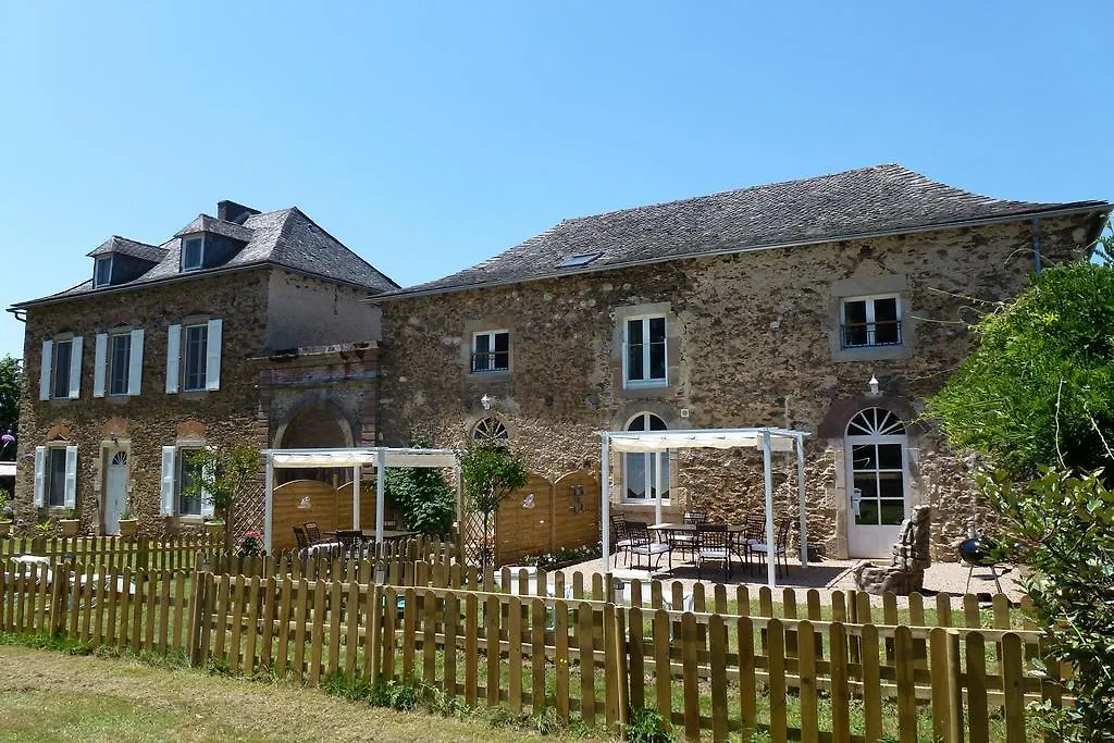 Chateau De Vezes, Gites Source De Vie Tauriac-de-Naucelle 0*,  France